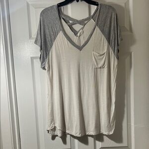Glitz Gray and Cream V-Neck Tee‎